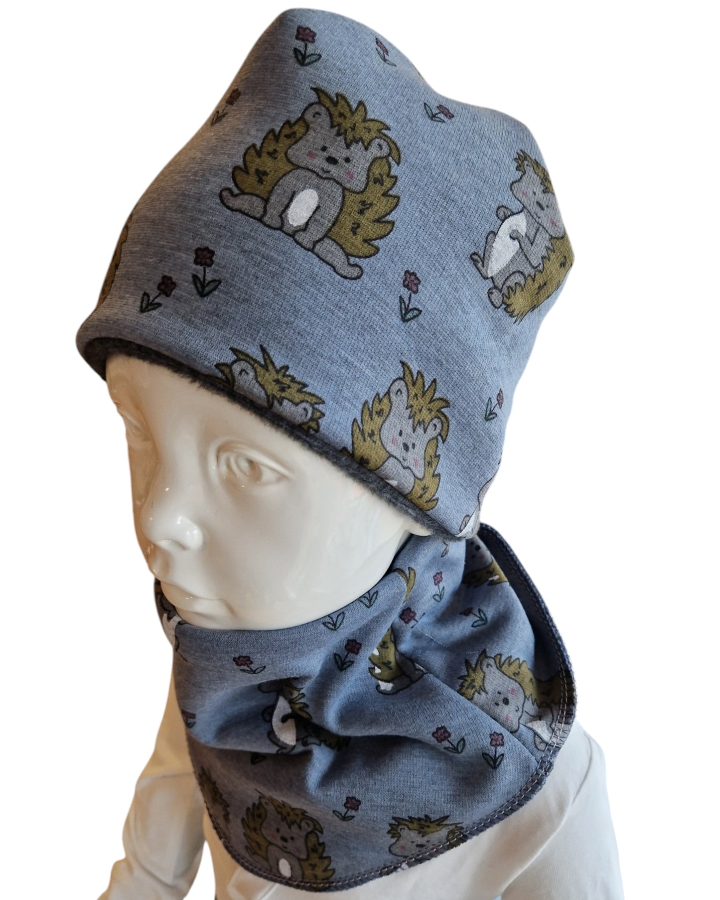 Kindermütze und Schlupfschal in Baumwolle und Fleece, jeansblau mit Igel
