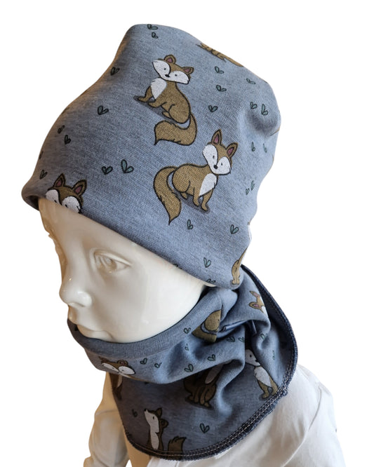 Kindermütze und Schlupfschal in Baumwolle und Fleece, jeansblau mit Füchsen