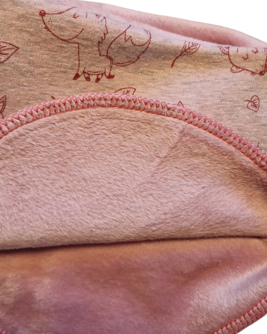 Kindermütze und Schlupfschal in Baumwolle und Fleece, rosa mit Füchsen