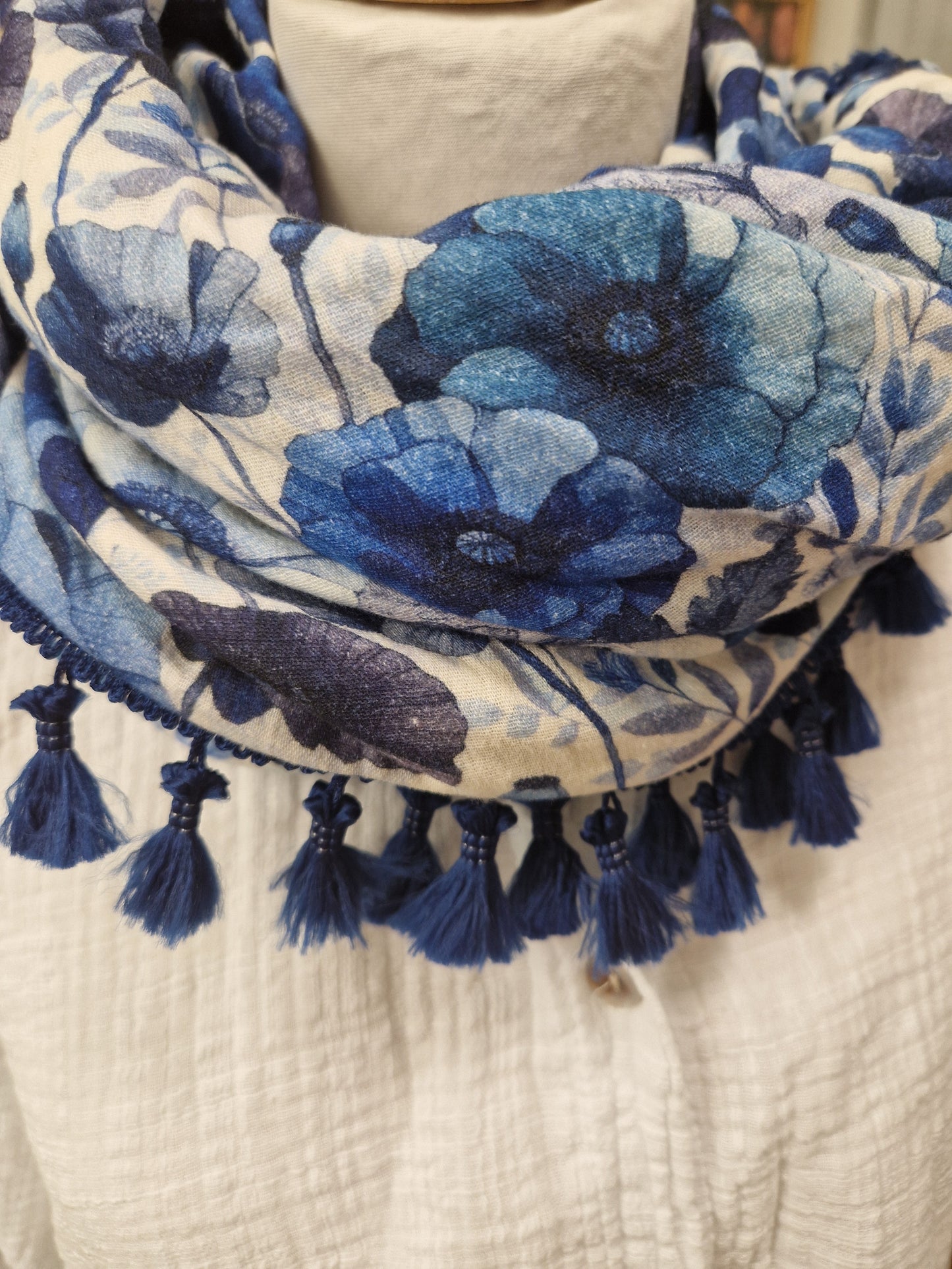 Dreieckstuch Damen Lilla, Schal Damen, Musselinschal, Blumen blau
