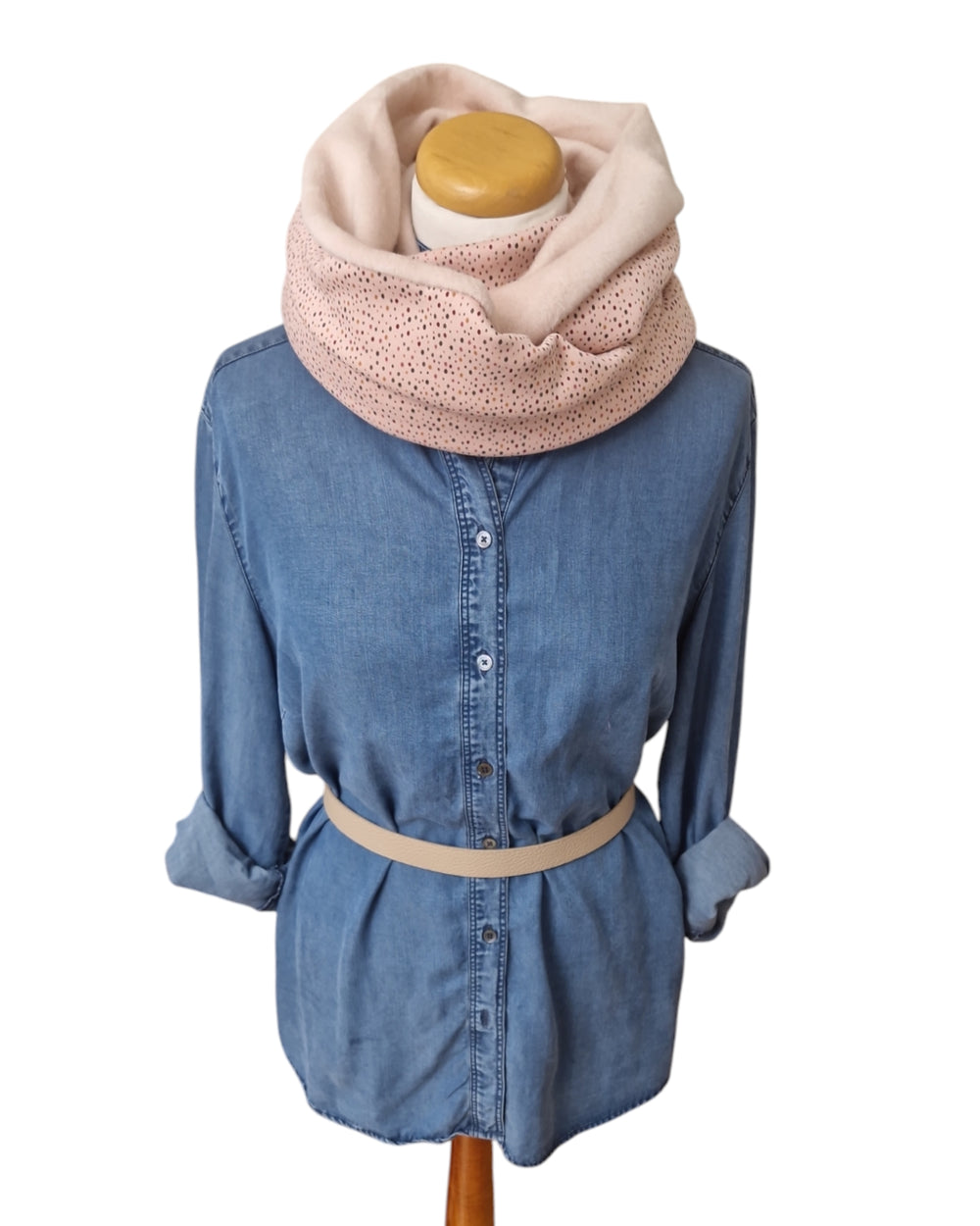 Loop-Schal in Baumwolle-Fleece,  Farbe peach mit Pünkten in lila, bordeaux, senf, rosa