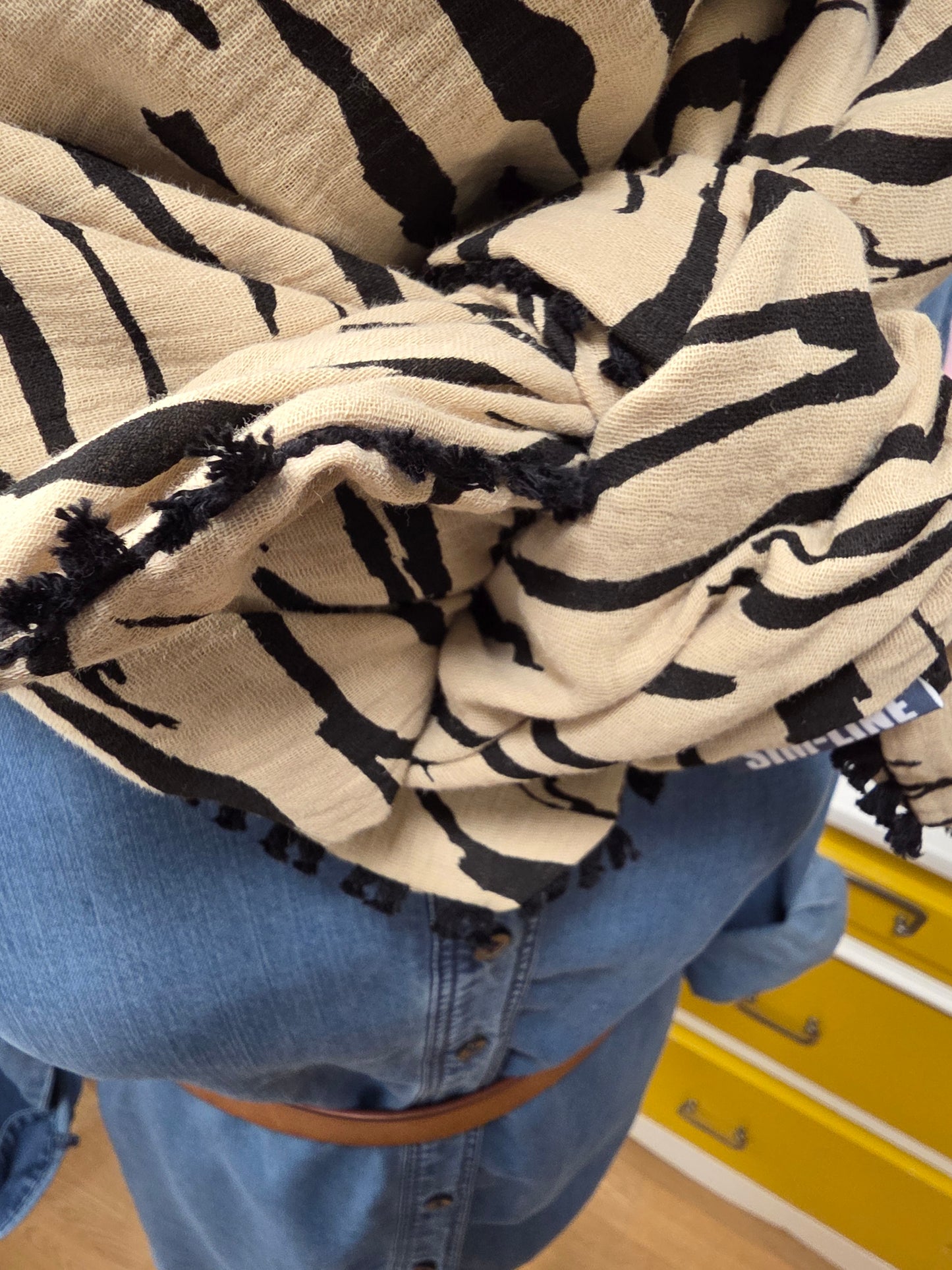 Dreieckstuch Damen Mariebelle, Schal Damen,  Musselintuch,  Zebramuster,  beige-schwarz