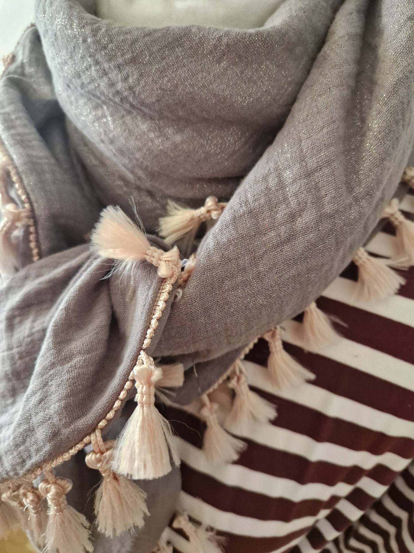 Dreieckstuch Damen Freya, Schal Damen,  Musselinschal,  glitzer, grau